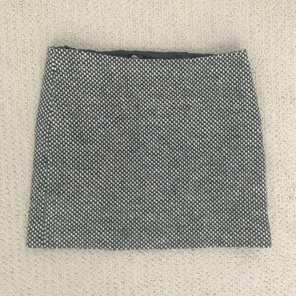 Adorable jcrew patterned skirt! Perfect for work